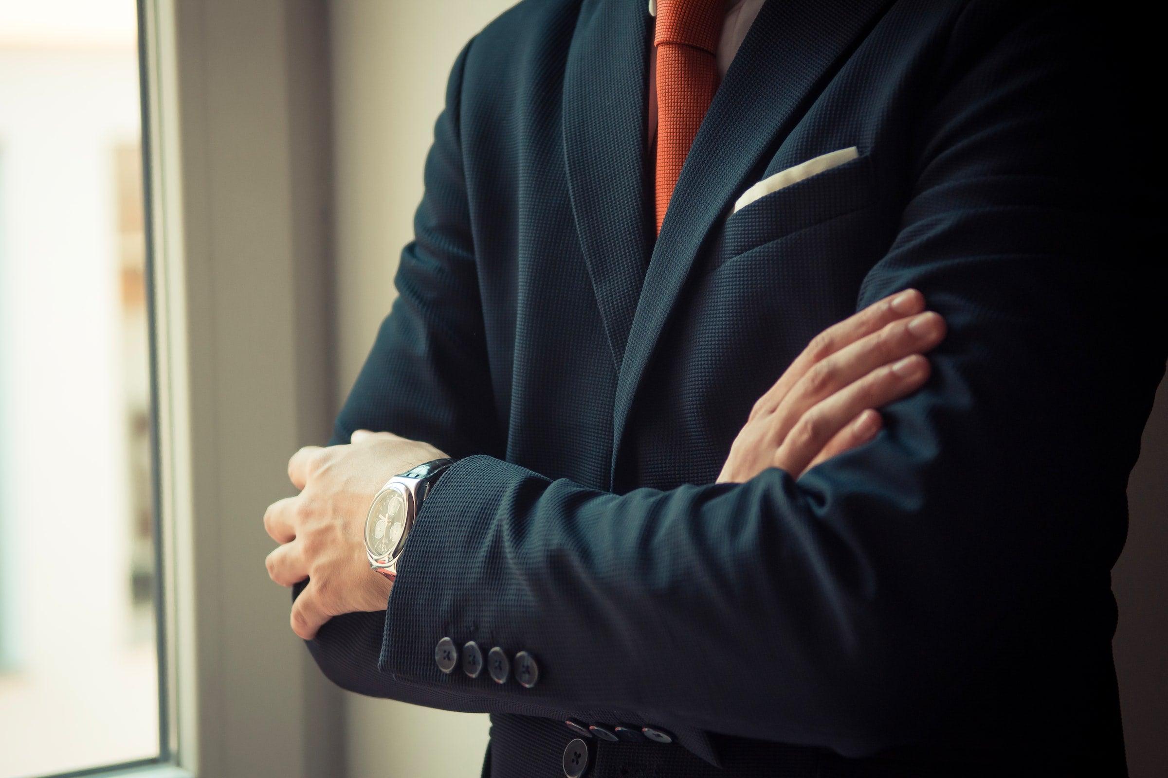 6 Steps To Properly Brush Your Suit